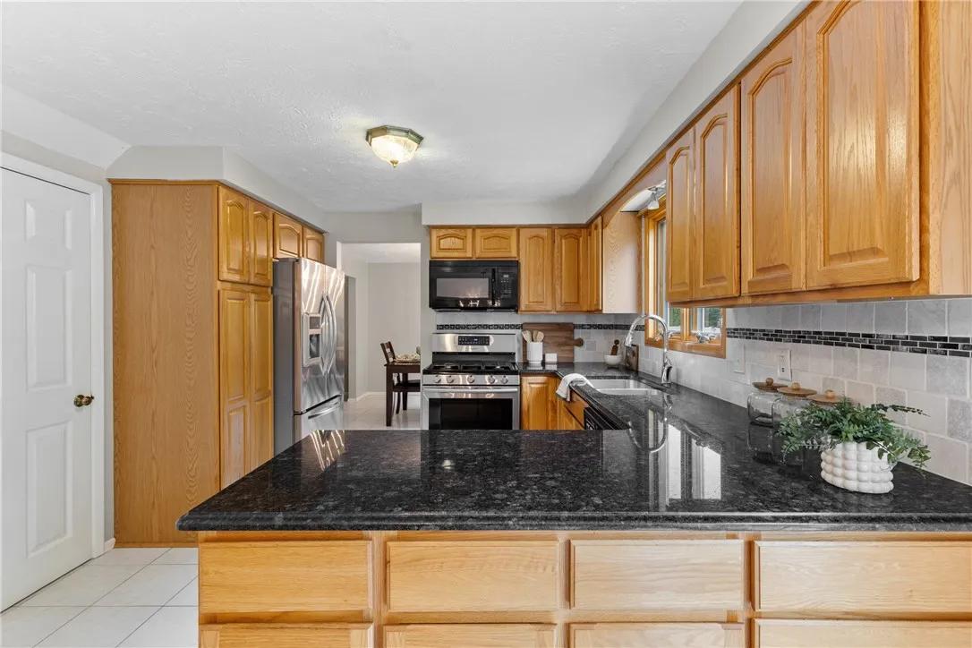 105 Kirkstone Pass, Greece, New York 14626, Greece, New York 14626, 3 Bedrooms Bedrooms, 8 Rooms Rooms,2 BathroomsBathrooms,Residential,Closed,105 Kirkstone Pass, Greece, New York 14626,R1615150