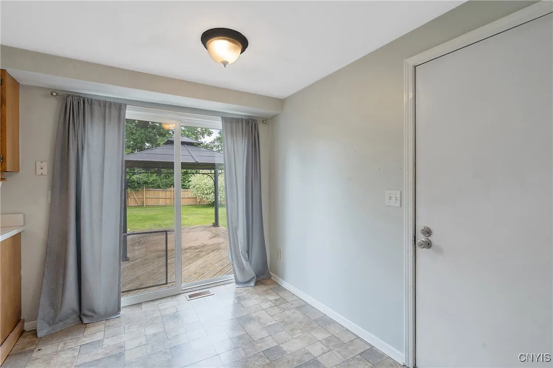 8115 Circuit Rider, Cicero, New York 13039, Cicero, New York 13039, 3 Bedrooms Bedrooms, 6 Rooms Rooms,1 BathroomBathrooms,Residential,Closed,8115 Circuit Rider, Cicero, New York 13039,S1615976