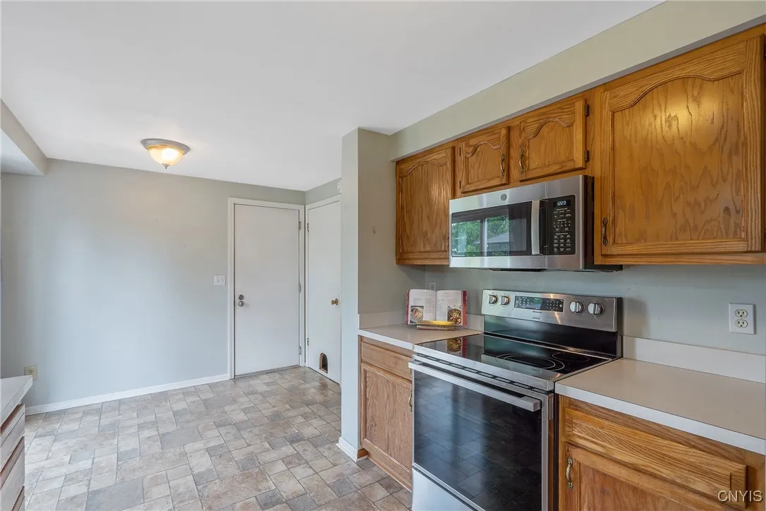 8115 Circuit Rider, Cicero, New York 13039, Cicero, New York 13039, 3 Bedrooms Bedrooms, 6 Rooms Rooms,1 BathroomBathrooms,Residential,Closed,8115 Circuit Rider, Cicero, New York 13039,S1615976