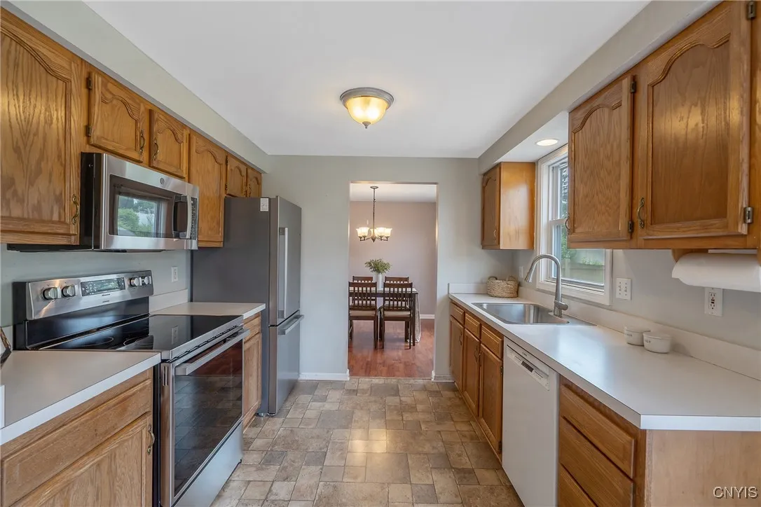 8115 Circuit Rider, Cicero, New York 13039, Cicero, New York 13039, 3 Bedrooms Bedrooms, 6 Rooms Rooms,1 BathroomBathrooms,Residential,Closed,8115 Circuit Rider, Cicero, New York 13039,S1615976