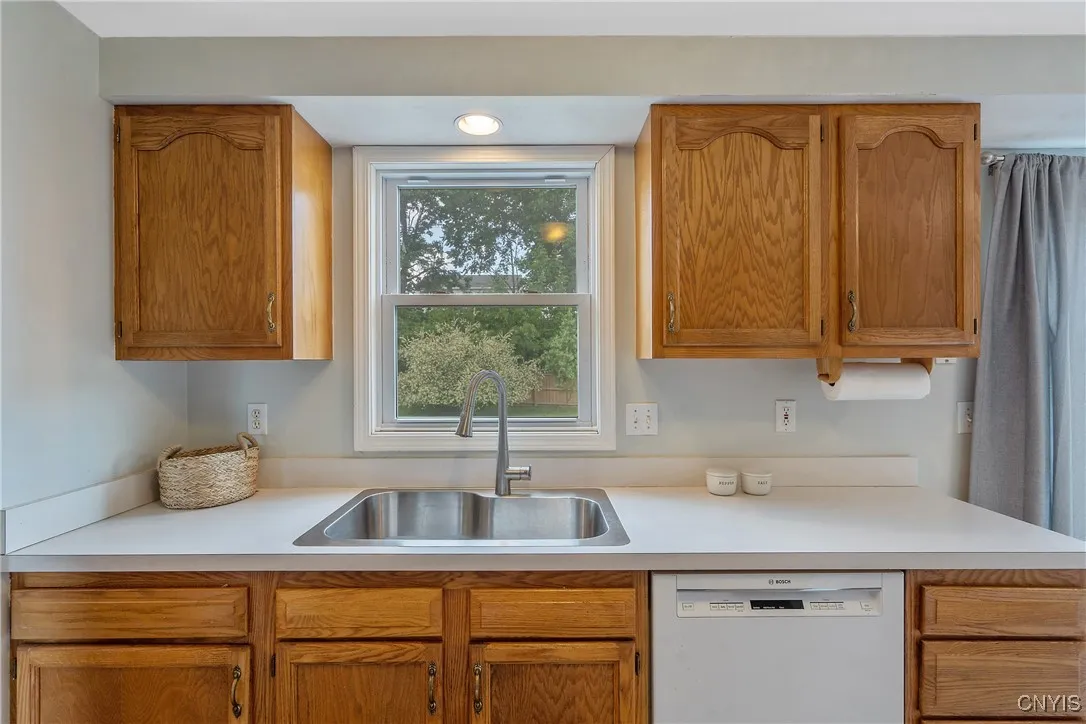 8115 Circuit Rider, Cicero, New York 13039, Cicero, New York 13039, 3 Bedrooms Bedrooms, 6 Rooms Rooms,1 BathroomBathrooms,Residential,Closed,8115 Circuit Rider, Cicero, New York 13039,S1615976