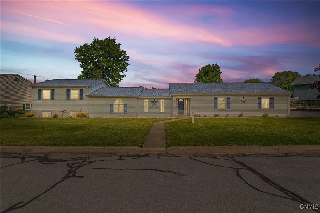 39 Eisenhower Avenue, Oswego-city, New York 13126, Oswego, New York 13126, 3 Bedrooms Bedrooms, 5 Rooms Rooms,2 BathroomsBathrooms,Residential,Closed,39 Eisenhower Avenue, Oswego-city, New York 13126,0,S1615607
