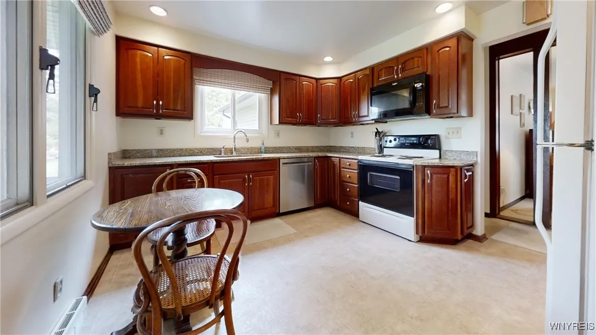 4779 Beach Ridge Road, Pendleton, New York 14094, Pendleton, New York 14094, 2 Bedrooms Bedrooms, 6 Rooms Rooms,2 BathroomsBathrooms,Residential,Closed,4779 Beach Ridge Road, Pendleton, New York 14094,B1616201