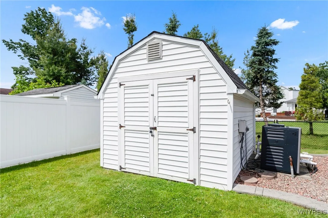 18 Stony Brook Drive, Lancaster, New York 14086, Lancaster, New York 14086, 4 Bedrooms Bedrooms, 8 Rooms Rooms,2 BathroomsBathrooms,Residential,Closed,18 Stony Brook Drive, Lancaster, New York 14086,0,B1616404