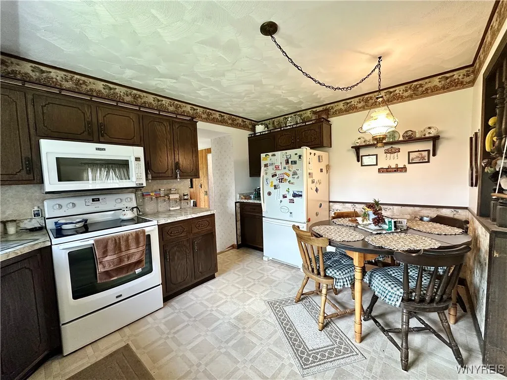 9718 Pearson Road, Hartland, New York 14105, Hartland, New York 14105, 3 Bedrooms Bedrooms, 10 Rooms Rooms,2 BathroomsBathrooms,Residential,Closed,9718 Pearson Road, Hartland, New York 14105,0,B1615804