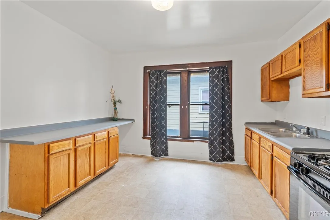 905-07 Tallman Street, Syracuse, New York 13204, Syracuse, New York 13204, 6 Bedrooms Bedrooms, ,4 BathroomsBathrooms,Residential,Closed,905-07 Tallman Street, Syracuse, New York 13204,0,S1615501