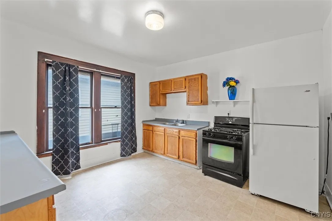 905-07 Tallman Street, Syracuse, New York 13204, Syracuse, New York 13204, 6 Bedrooms Bedrooms, ,4 BathroomsBathrooms,Residential,Closed,905-07 Tallman Street, Syracuse, New York 13204,0,S1615501