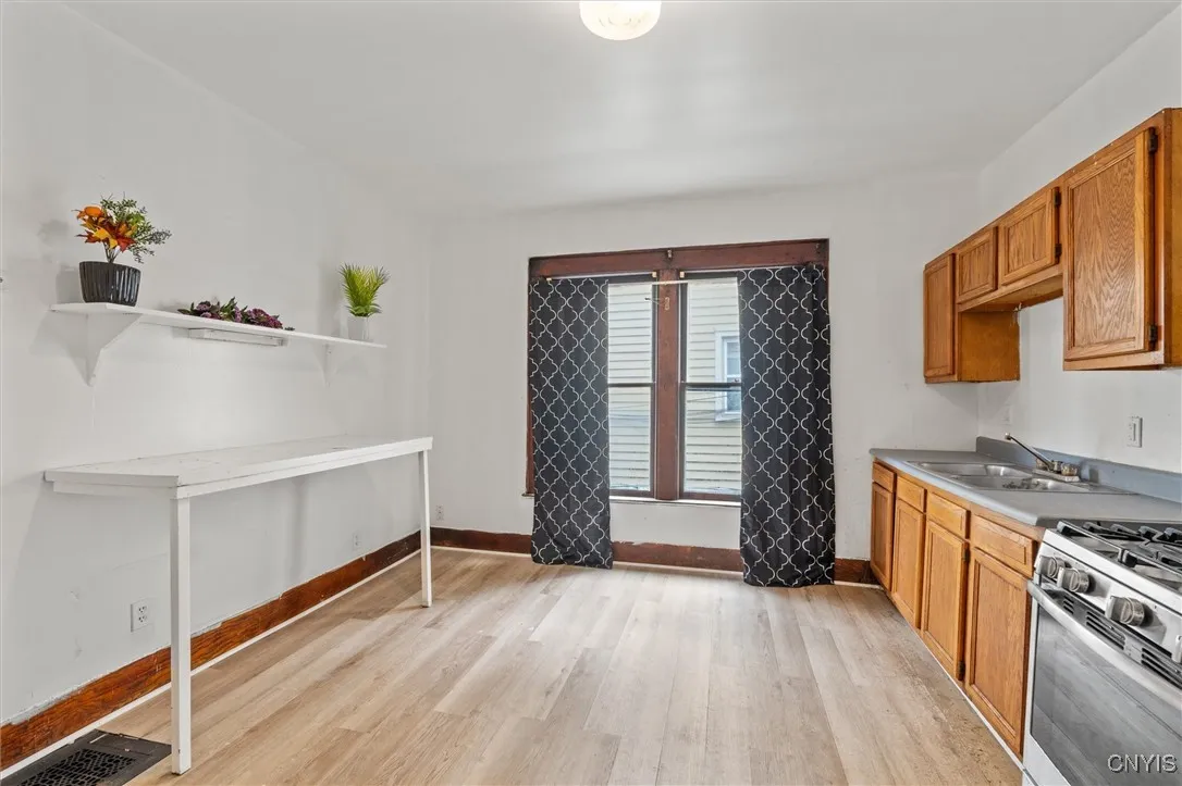 905-07 Tallman Street, Syracuse, New York 13204, Syracuse, New York 13204, 6 Bedrooms Bedrooms, ,4 BathroomsBathrooms,Residential,Closed,905-07 Tallman Street, Syracuse, New York 13204,0,S1615501