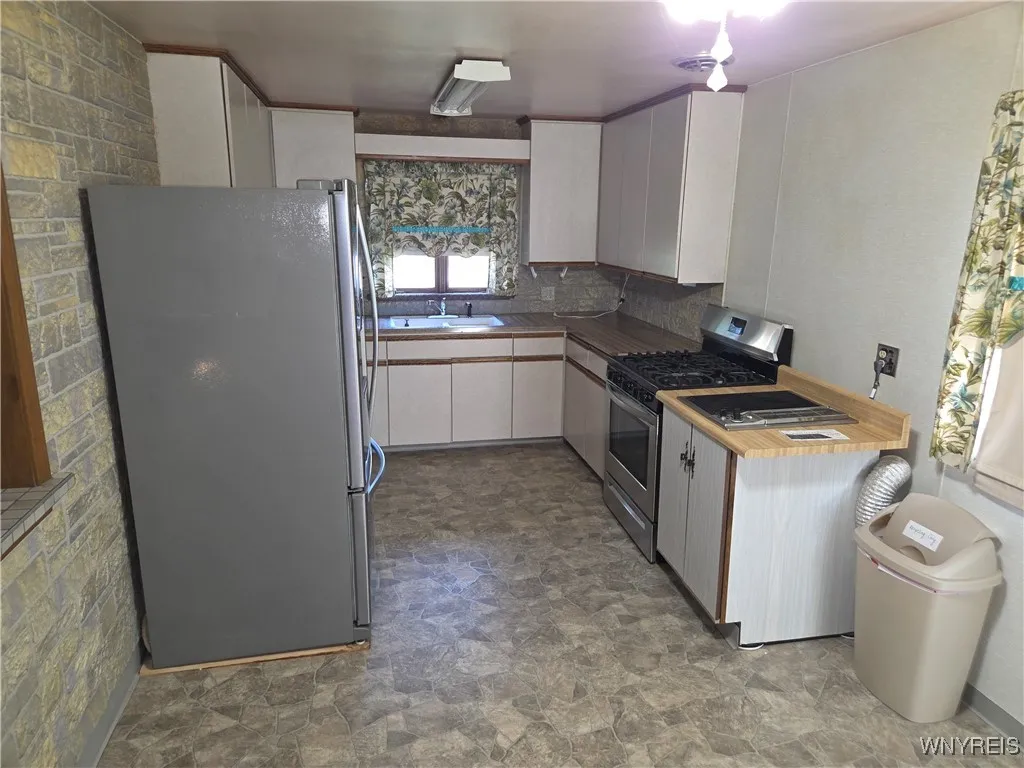 2595 Jerauld Avenue, Niagara Falls, New York 14305, Niagara Falls, New York 14305, 3 Bedrooms Bedrooms, 6 Rooms Rooms,1 BathroomBathrooms,Residential,For Sale,2595 Jerauld Avenue, Niagara Falls, New York 14305,B1616188