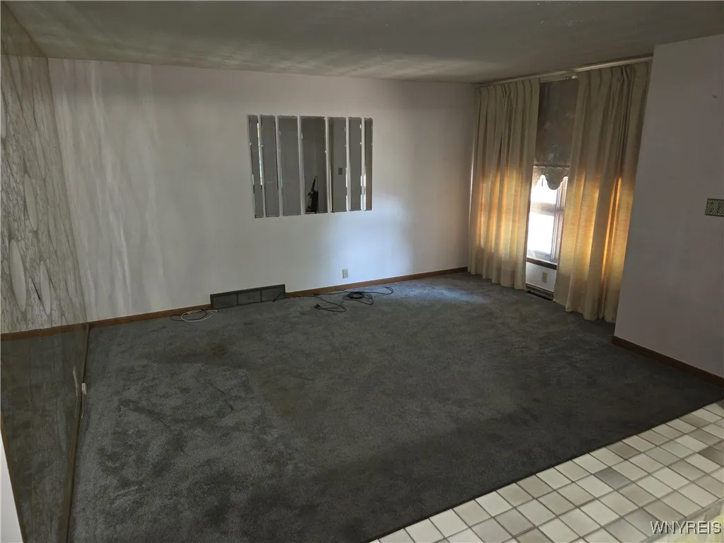 2595 Jerauld Avenue, Niagara Falls, New York 14305, Niagara Falls, New York 14305, 3 Bedrooms Bedrooms, 6 Rooms Rooms,1 BathroomBathrooms,Residential,For Sale,2595 Jerauld Avenue, Niagara Falls, New York 14305,B1616188
