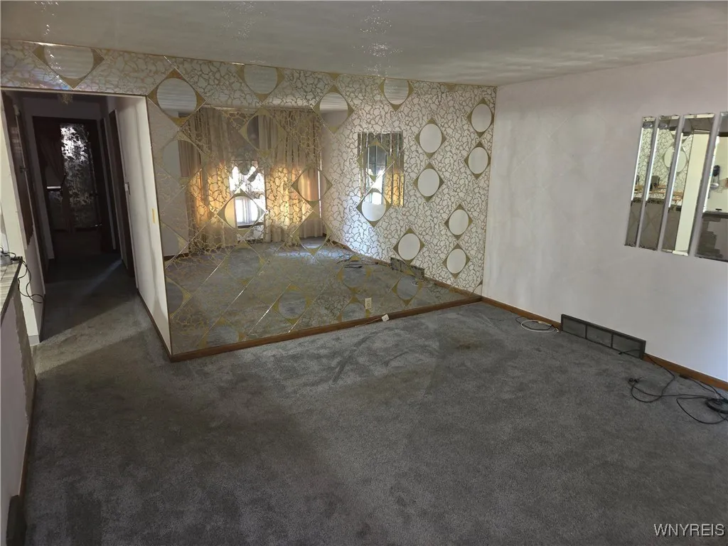 2595 Jerauld Avenue, Niagara Falls, New York 14305, Niagara Falls, New York 14305, 3 Bedrooms Bedrooms, 6 Rooms Rooms,1 BathroomBathrooms,Residential,For Sale,2595 Jerauld Avenue, Niagara Falls, New York 14305,B1616188
