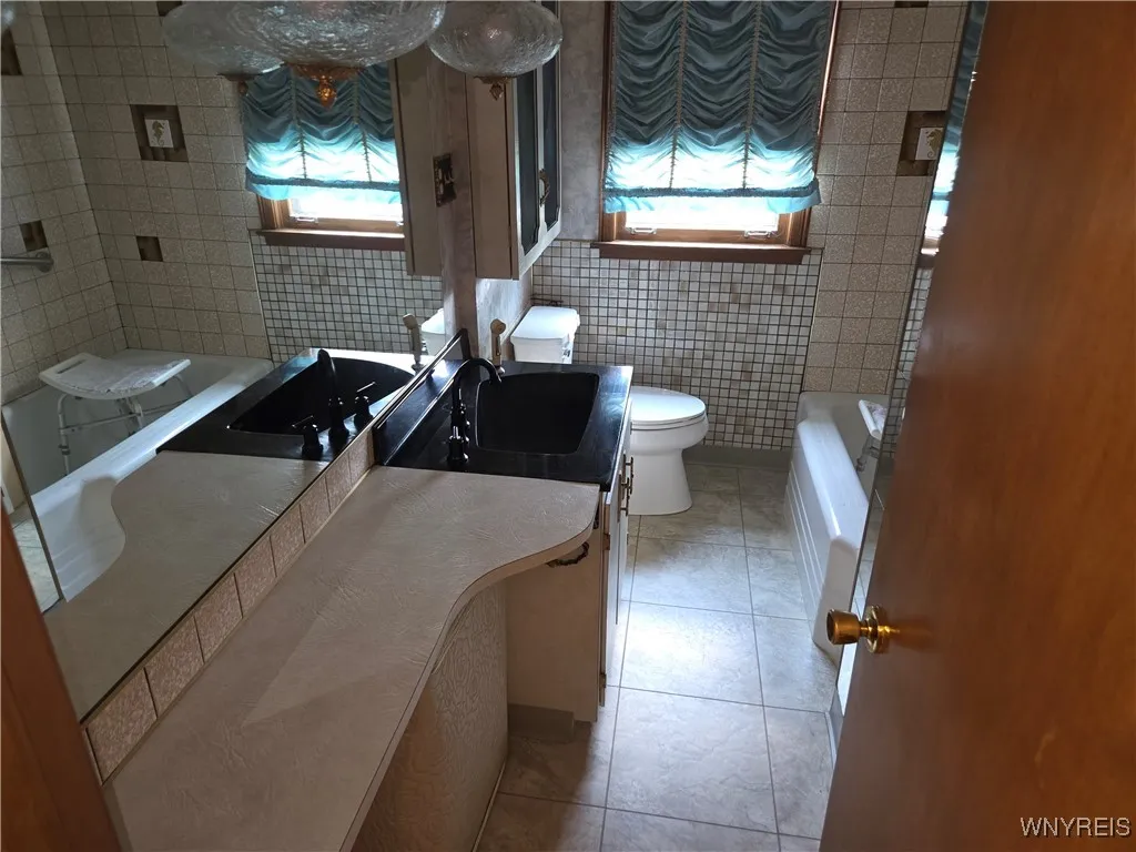 2595 Jerauld Avenue, Niagara Falls, New York 14305, Niagara Falls, New York 14305, 3 Bedrooms Bedrooms, 6 Rooms Rooms,1 BathroomBathrooms,Residential,For Sale,2595 Jerauld Avenue, Niagara Falls, New York 14305,B1616188