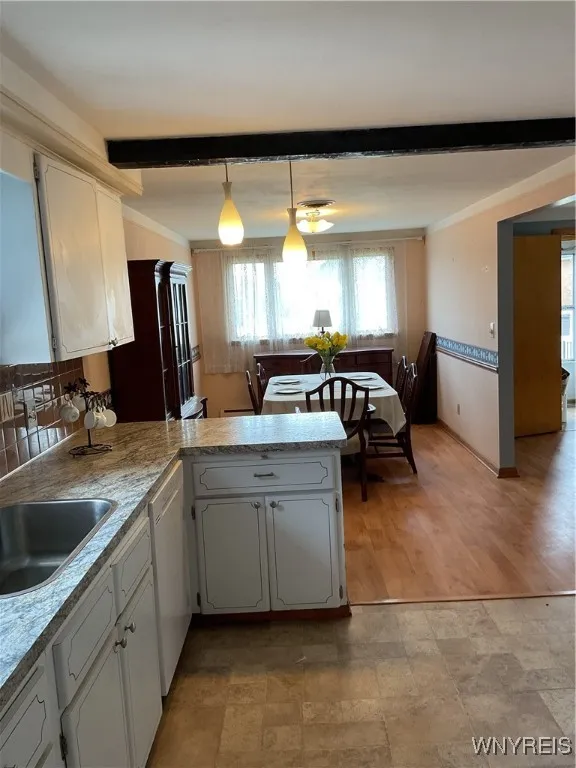 Open to dinning room