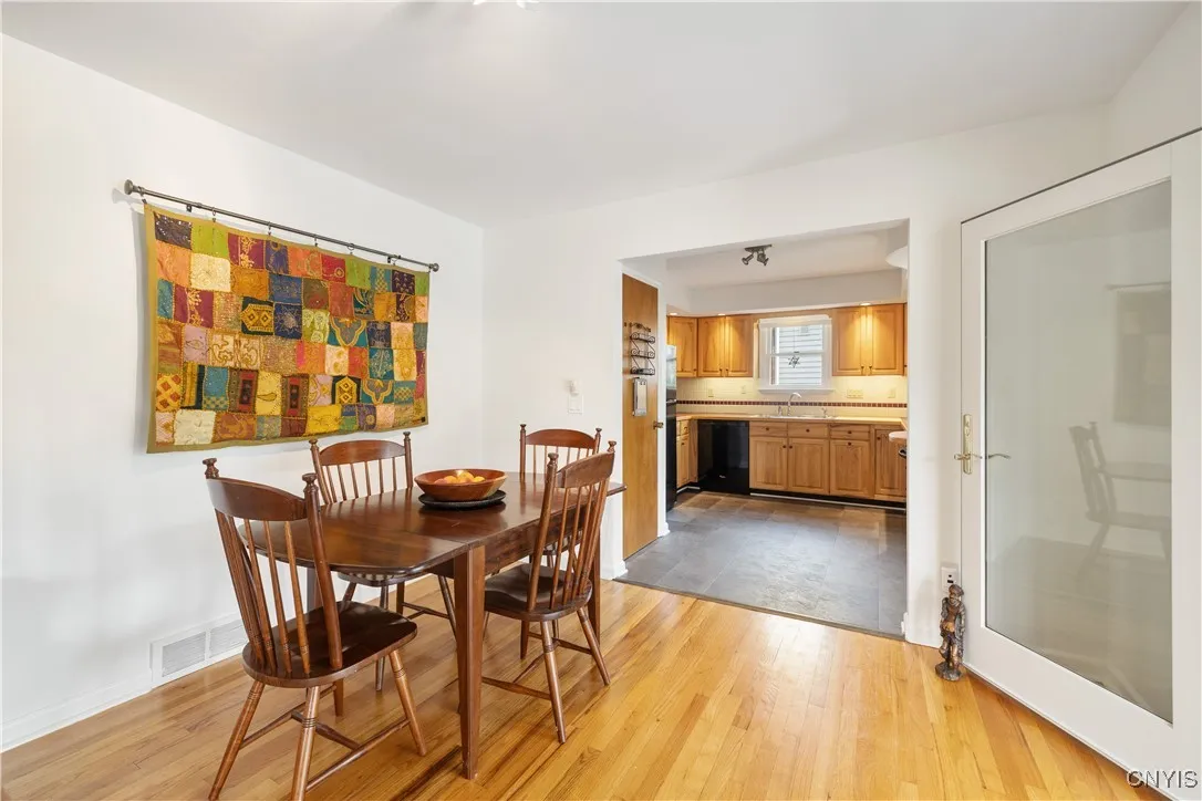307 Fayette Drive, Manlius, New York 13066, Manlius, New York 13066, 3 Bedrooms Bedrooms, 8 Rooms Rooms,2 BathroomsBathrooms,Residential,Closed,307 Fayette Drive, Manlius, New York 13066,0,S1615401