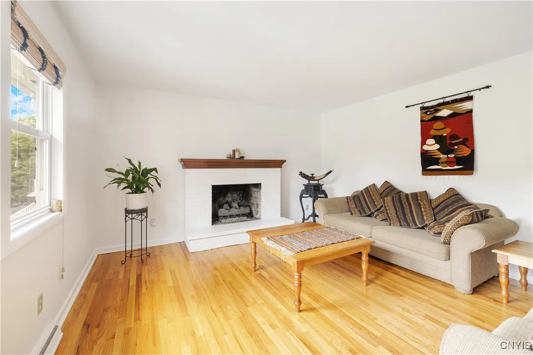 307 Fayette Drive, Manlius, New York 13066, Manlius, New York 13066, 3 Bedrooms Bedrooms, 8 Rooms Rooms,2 BathroomsBathrooms,Residential,Closed,307 Fayette Drive, Manlius, New York 13066,0,S1615401