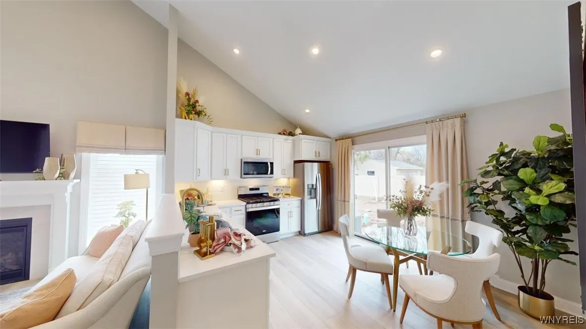 37 A Stonham Place, Amherst, New York 14221, Amherst, New York 14221, 3 Bedrooms Bedrooms, 6 Rooms Rooms,2 BathroomsBathrooms,Residential,For Sale,37 A Stonham Place, Amherst, New York 14221,B1616563