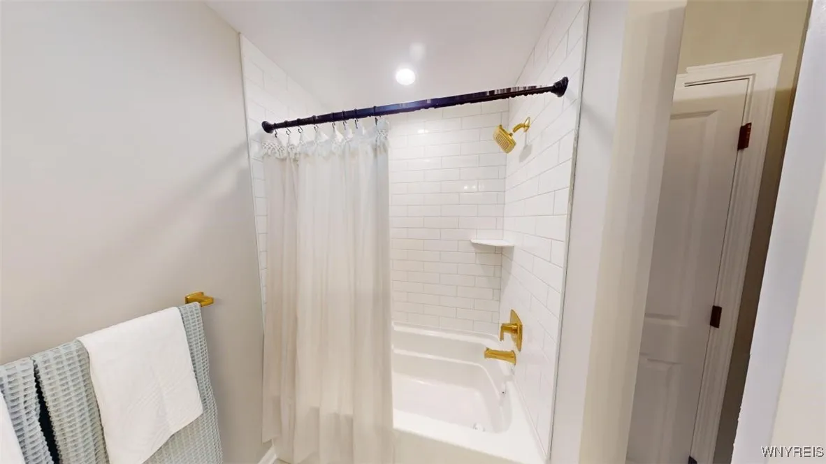 37 A Stonham Place, Amherst, New York 14221, Amherst, New York 14221, 3 Bedrooms Bedrooms, 6 Rooms Rooms,2 BathroomsBathrooms,Residential,For Sale,37 A Stonham Place, Amherst, New York 14221,B1616563