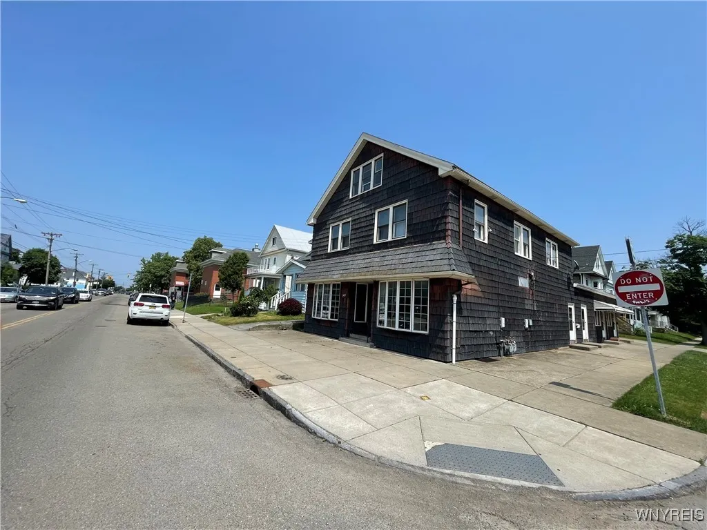387 Ontario Street, Buffalo, New York 14207, Buffalo, New York 14207, 4 Bedrooms Bedrooms, ,2 BathroomsBathrooms,Residential,For Sale,387 Ontario Street, Buffalo, New York 14207,B1616605