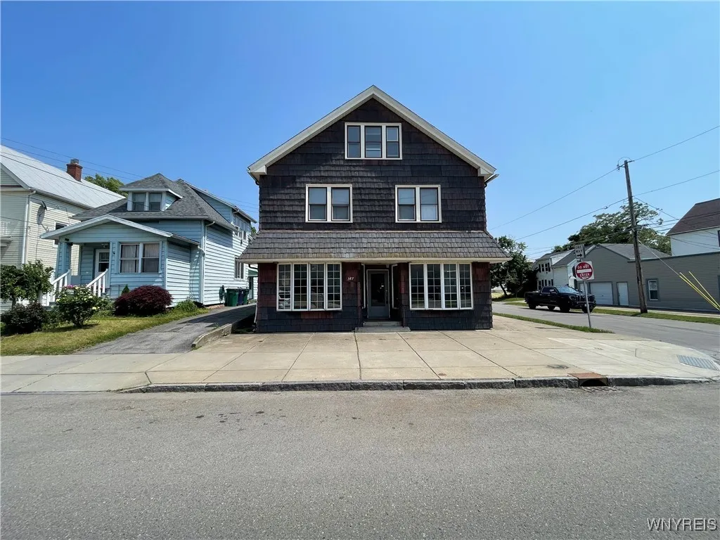 387 Ontario Street, Buffalo, New York 14207, Buffalo, New York 14207, 4 Bedrooms Bedrooms, ,2 BathroomsBathrooms,Residential,For Sale,387 Ontario Street, Buffalo, New York 14207,B1616605