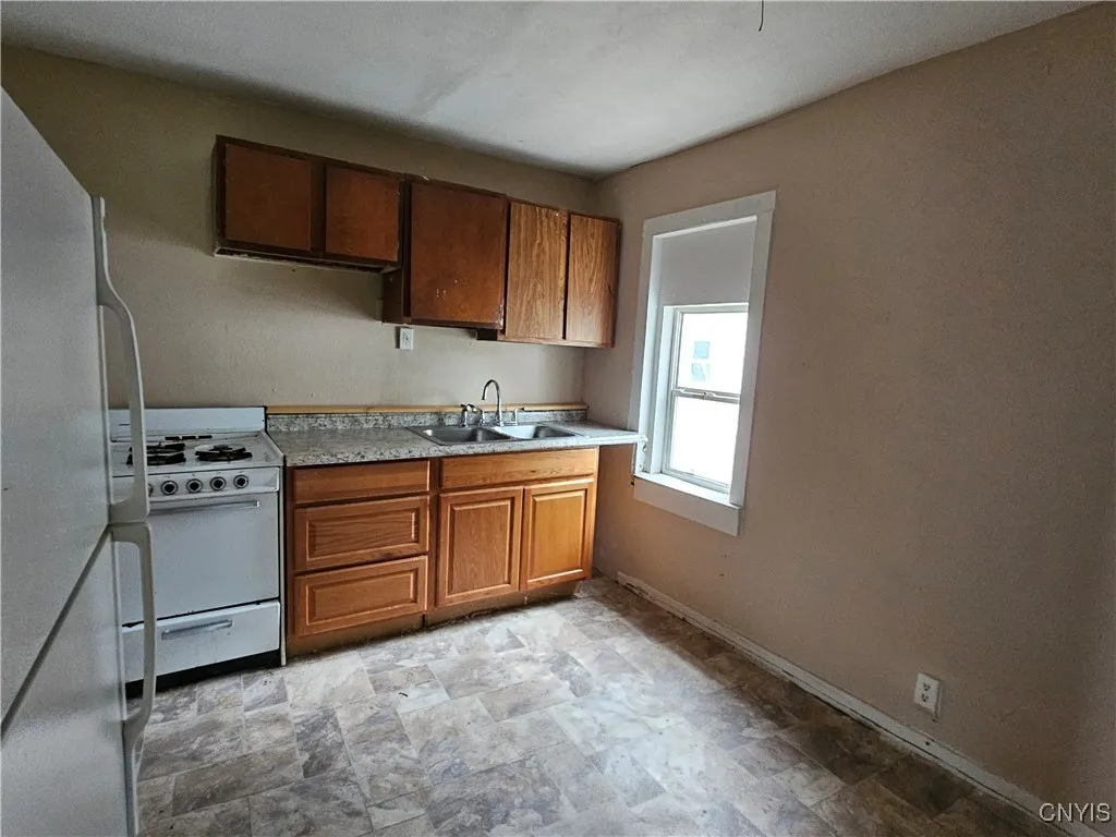 1230 Court Street, Utica, New York 13502, Utica, New York 13502, 6 Bedrooms Bedrooms, ,Multi Family,For Sale,1230 Court Street, Utica, New York 13502,S1616618