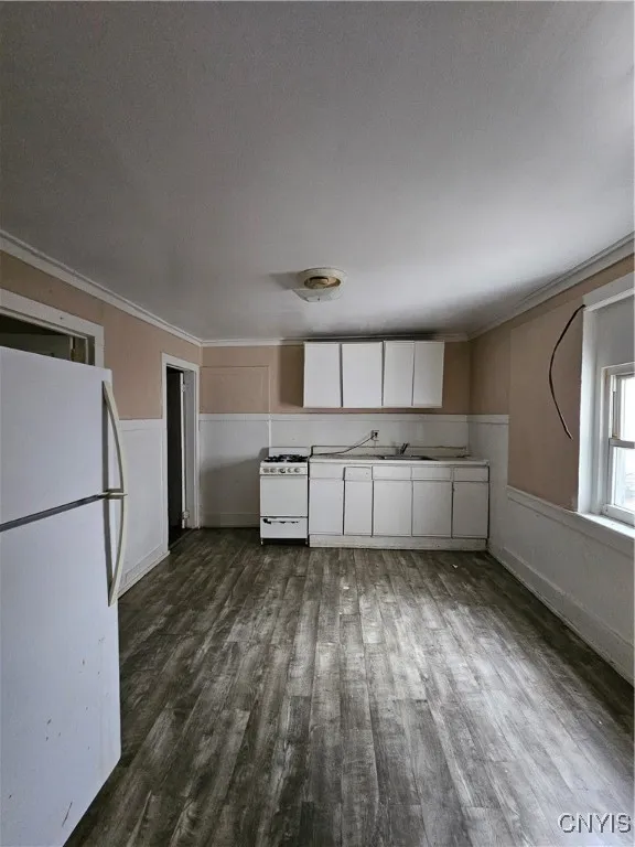 1230 Court Street, Utica, New York 13502, Utica, New York 13502, 6 Bedrooms Bedrooms, ,Multi Family,For Sale,1230 Court Street, Utica, New York 13502,S1616618