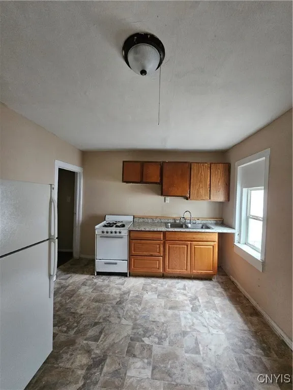 1230 Court Street, Utica, New York 13502, Utica, New York 13502, 6 Bedrooms Bedrooms, ,Multi Family,For Sale,1230 Court Street, Utica, New York 13502,S1616618