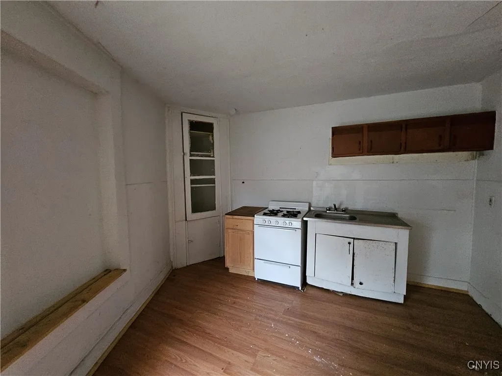 1230 Court Street, Utica, New York 13502, Utica, New York 13502, 6 Bedrooms Bedrooms, ,Multi Family,For Sale,1230 Court Street, Utica, New York 13502,S1616618