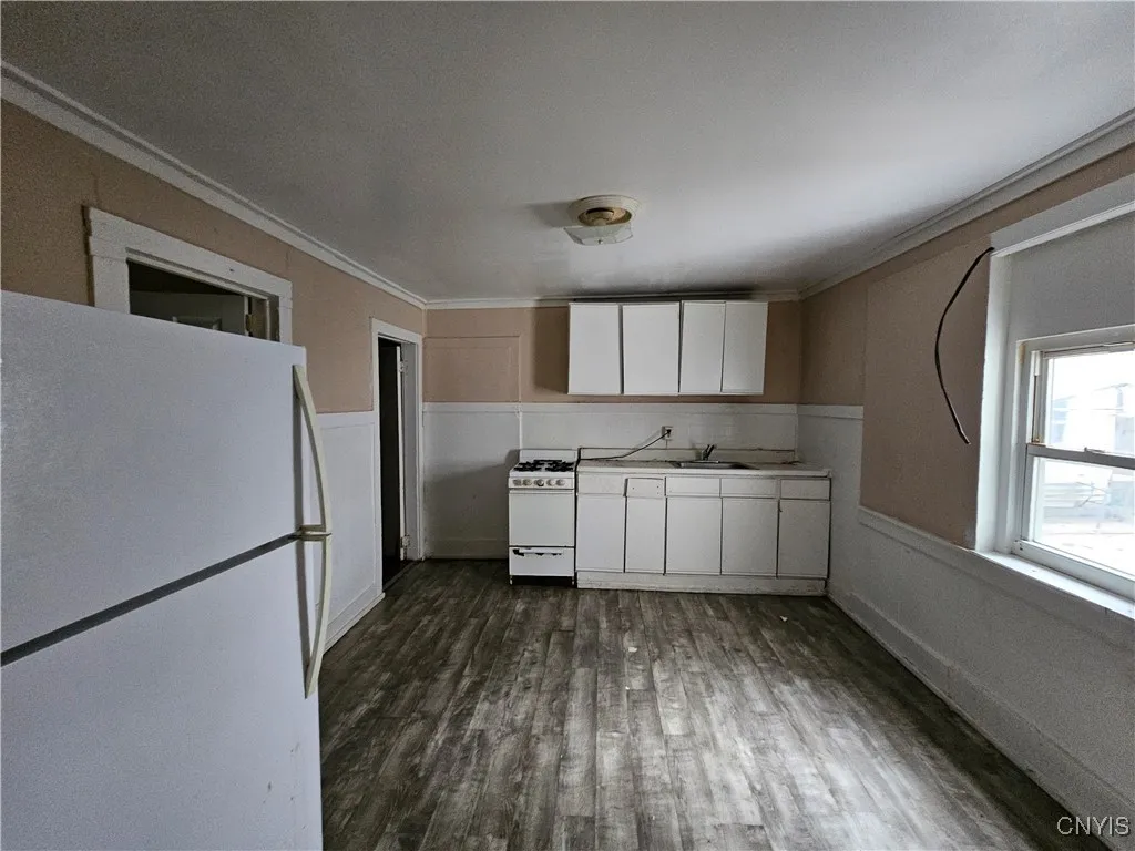 1230 Court Street, Utica, New York 13502, Utica, New York 13502, 6 Bedrooms Bedrooms, ,Multi Family,For Sale,1230 Court Street, Utica, New York 13502,S1616618