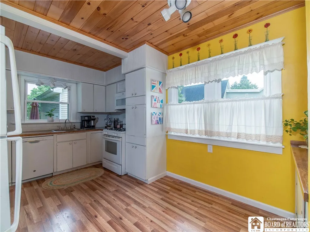 43 Case Avenue, Busti, New York 14750, Busti, New York 14750, 3 Bedrooms Bedrooms, 9 Rooms Rooms,2 BathroomsBathrooms,Residential,Closed,43 Case Avenue, Busti, New York 14750,R1616627