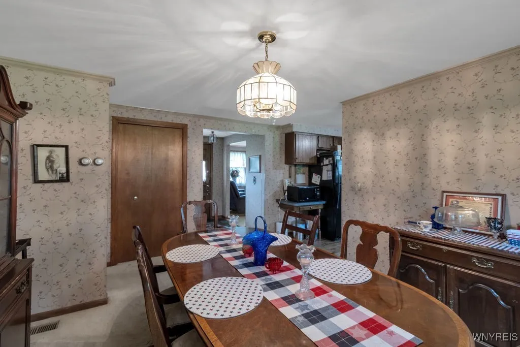 5525 Salt Road, Clarence, New York 14031, Clarence, New York 14031, 3 Bedrooms Bedrooms, 6 Rooms Rooms,2 BathroomsBathrooms,Residential,Closed,5525 Salt Road, Clarence, New York 14031,0,B1616489