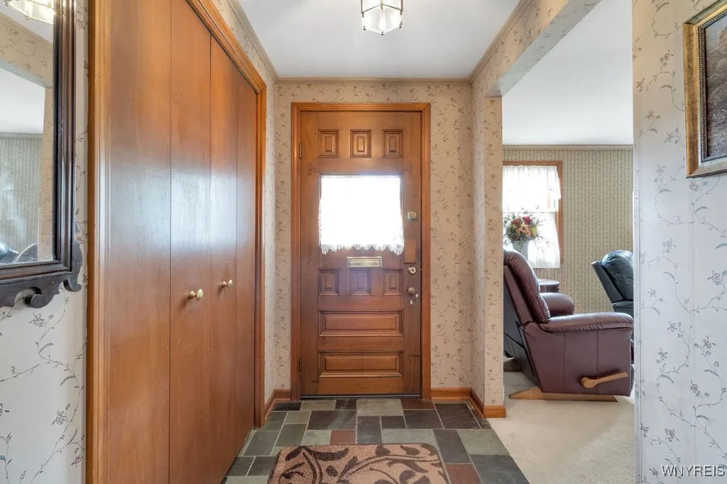 5525 Salt Road, Clarence, New York 14031, Clarence, New York 14031, 3 Bedrooms Bedrooms, 6 Rooms Rooms,2 BathroomsBathrooms,Residential,Closed,5525 Salt Road, Clarence, New York 14031,0,B1616489