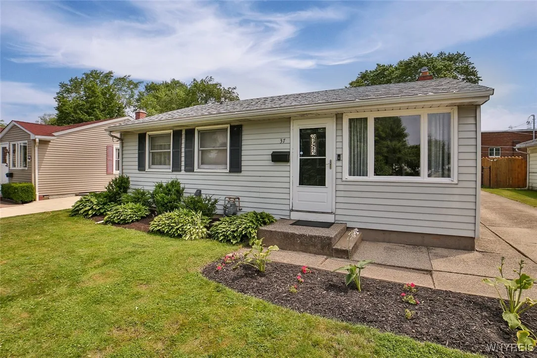37 Rosary Boulevard, Cheektowaga, New York 14225, Cheektowaga, New York 14225, 3 Bedrooms Bedrooms, 8 Rooms Rooms,1 BathroomBathrooms,Residential,Closed,37 Rosary Boulevard, Cheektowaga, New York 14225,0,B1615151