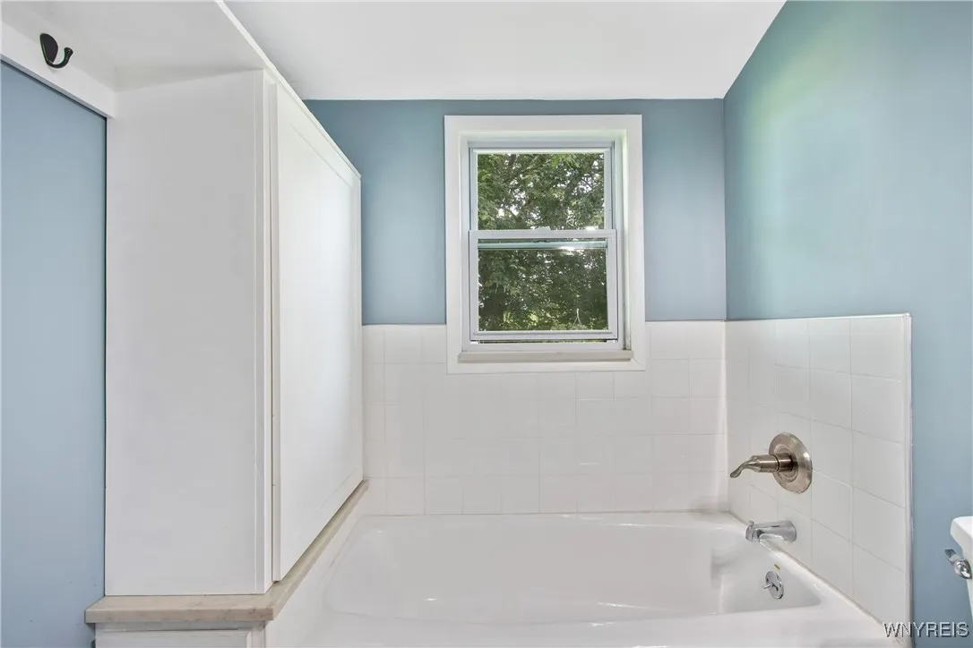 9772 Fargo Road, Darien, New York 14036, Darien, New York 14036, 4 Bedrooms Bedrooms, 8 Rooms Rooms,2 BathroomsBathrooms,Residential,Closed,9772 Fargo Road, Darien, New York 14036,B1615396