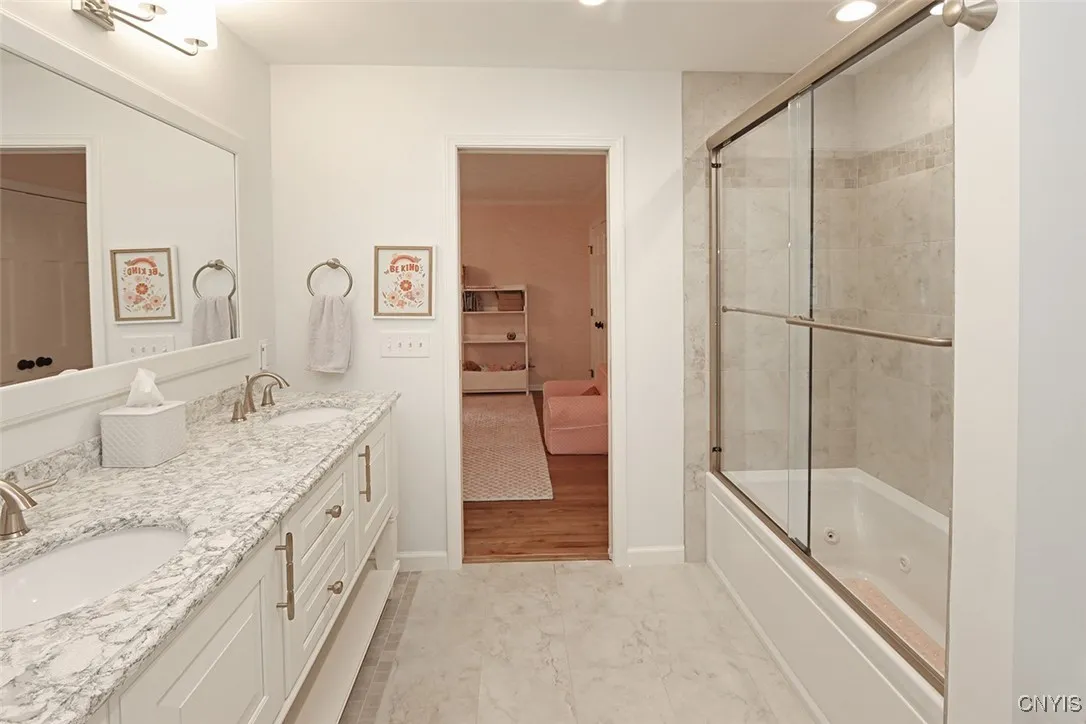 8426 Hobnail Road, Manlius, New York 13104, Manlius, New York 13104, 5 Bedrooms Bedrooms, 13 Rooms Rooms,3 BathroomsBathrooms,Residential,Closed,8426 Hobnail Road, Manlius, New York 13104,S1616004