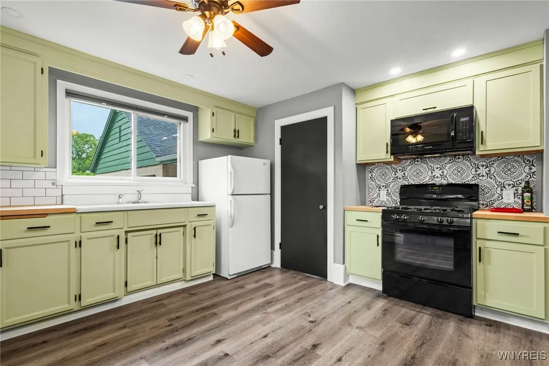 11247 Genesee St, Alexander, New York 14011, Alexander, New York 14011, 3 Bedrooms Bedrooms, 9 Rooms Rooms,1 BathroomBathrooms,Residential,Closed,11247 Genesee St, Alexander, New York 14011,0,B1616625