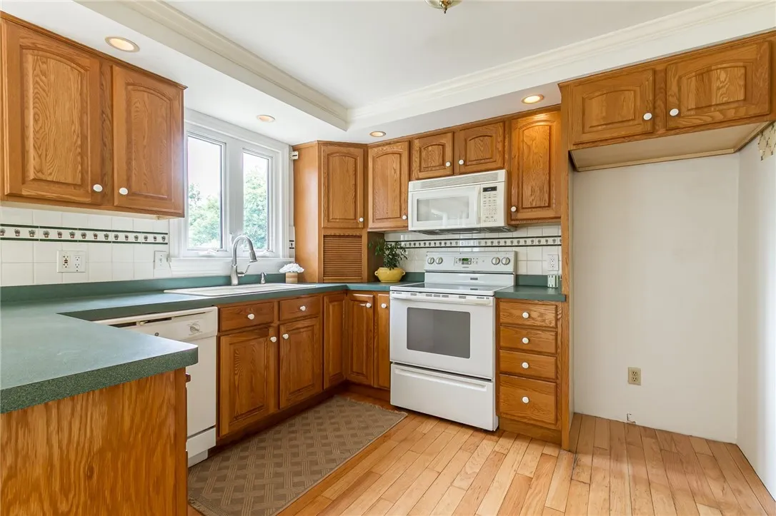 1611 Wheatstone Drive, Farmington, New York 14425, Farmington, New York 14425, 3 Bedrooms Bedrooms, 9 Rooms Rooms,1 BathroomBathrooms,Residential,Closed,1611 Wheatstone Drive, Farmington, New York 14425,R1614179