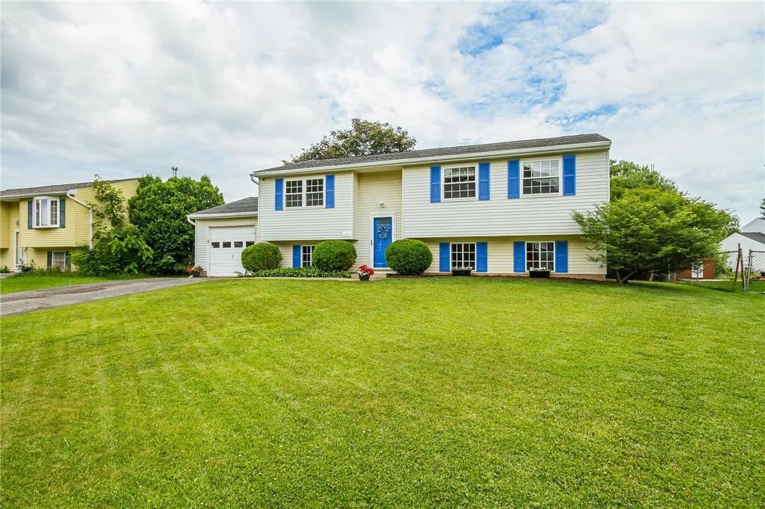 1611 Wheatstone Drive, Farmington, New York 14425, Farmington, New York 14425, 3 Bedrooms Bedrooms, 9 Rooms Rooms,1 BathroomBathrooms,Residential,Closed,1611 Wheatstone Drive, Farmington, New York 14425,R1614179