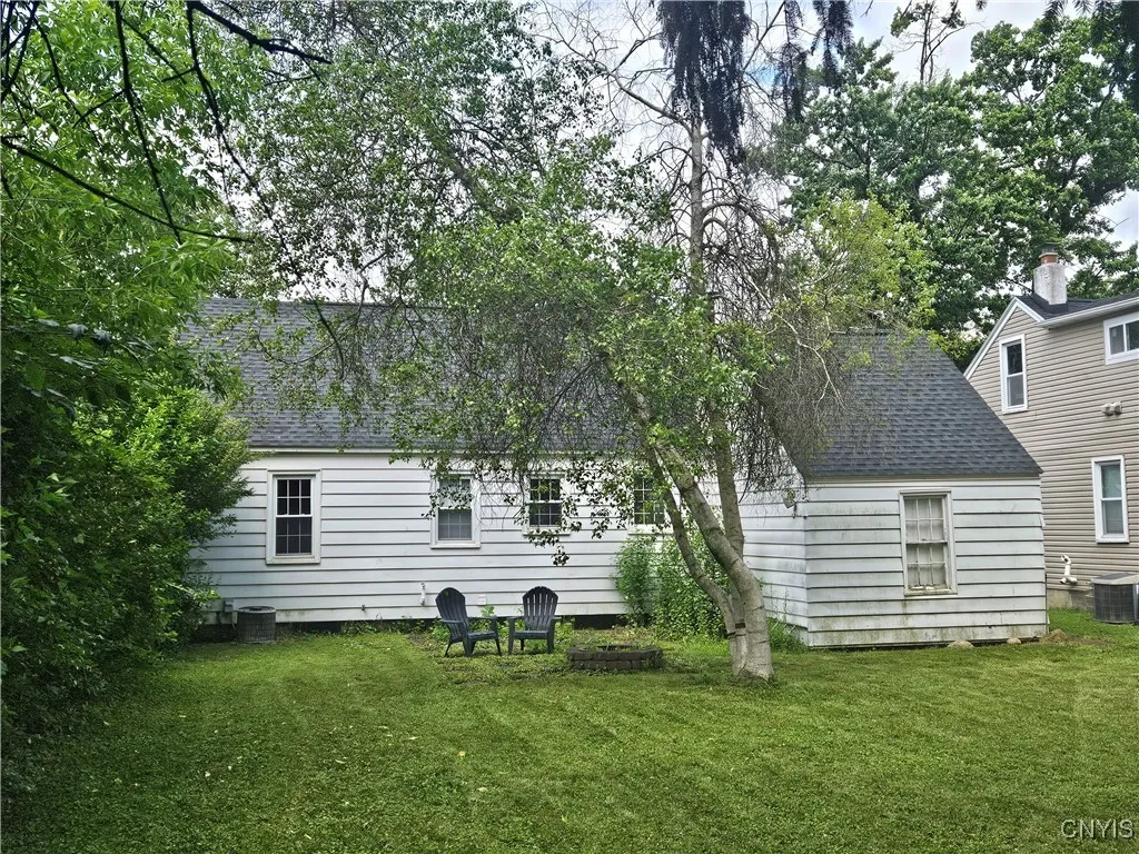 Lots of private backyard space to enjoy.