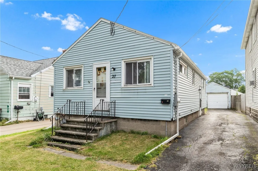 27 Dwyer Street, West Seneca, New York 14224, West Seneca, New York 14224, 2 Bedrooms Bedrooms, 4 Rooms Rooms,1 BathroomBathrooms,Residential,Closed,27 Dwyer Street, West Seneca, New York 14224,0,B1616383