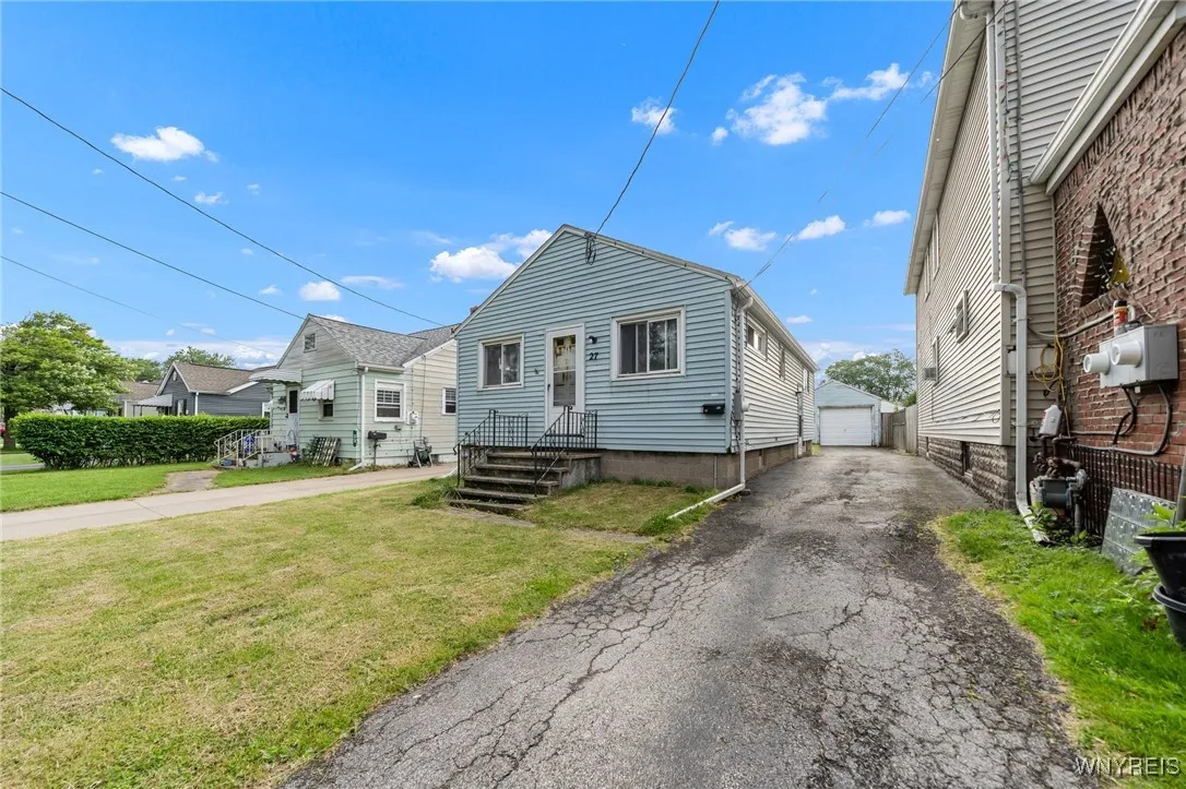 27 Dwyer Street, West Seneca, New York 14224, West Seneca, New York 14224, 2 Bedrooms Bedrooms, 4 Rooms Rooms,1 BathroomBathrooms,Residential,Closed,27 Dwyer Street, West Seneca, New York 14224,0,B1616383