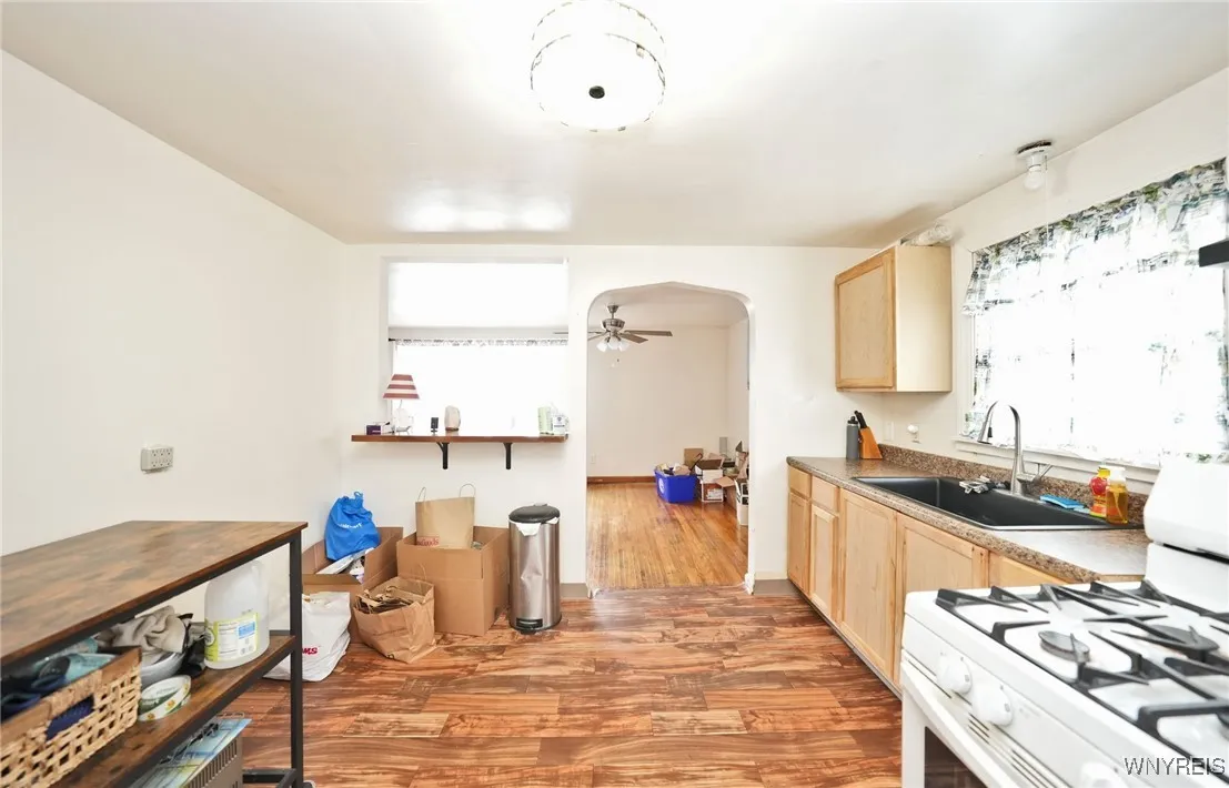 2133 North Avenue, Niagara Falls, New York 14305, Niagara Falls, New York 14305, 6 Bedrooms Bedrooms, ,2 BathroomsBathrooms,Residential,For Sale,2133 North Avenue, Niagara Falls, New York 14305,B1616566