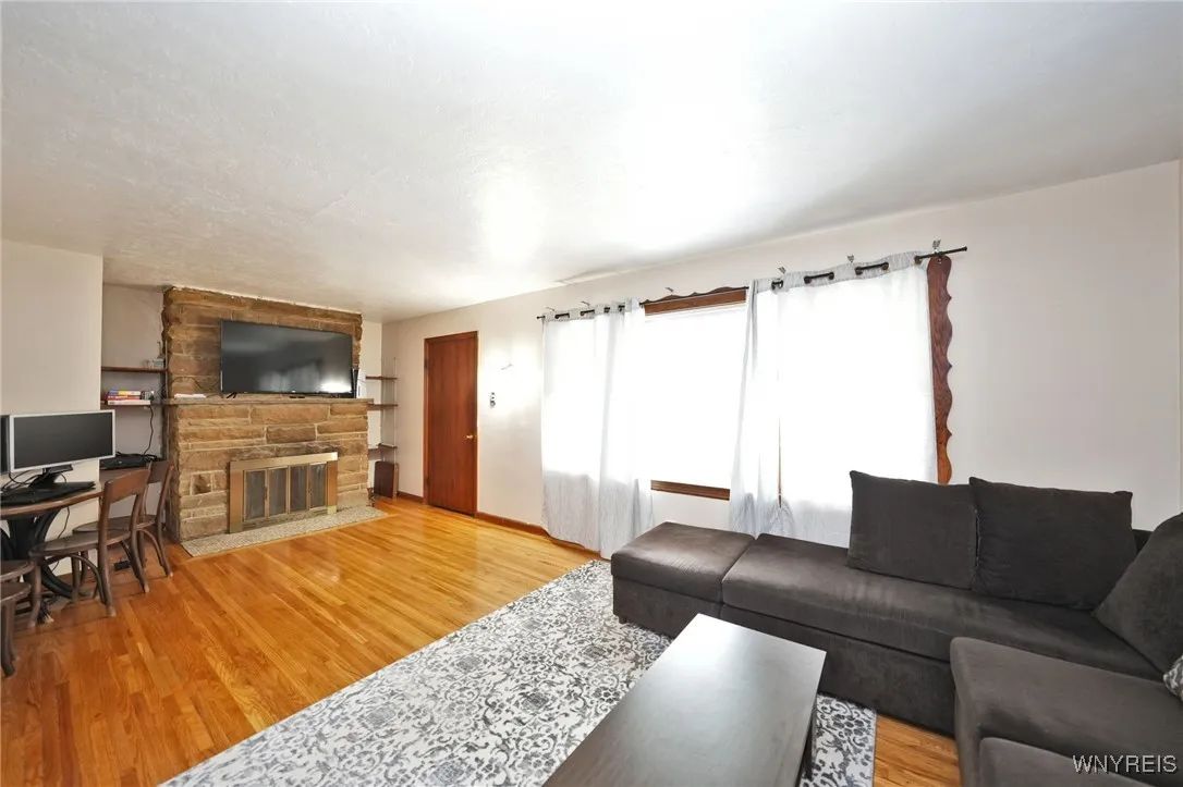 2133 North Avenue, Niagara Falls, New York 14305, Niagara Falls, New York 14305, 6 Bedrooms Bedrooms, ,2 BathroomsBathrooms,Residential,For Sale,2133 North Avenue, Niagara Falls, New York 14305,B1616566