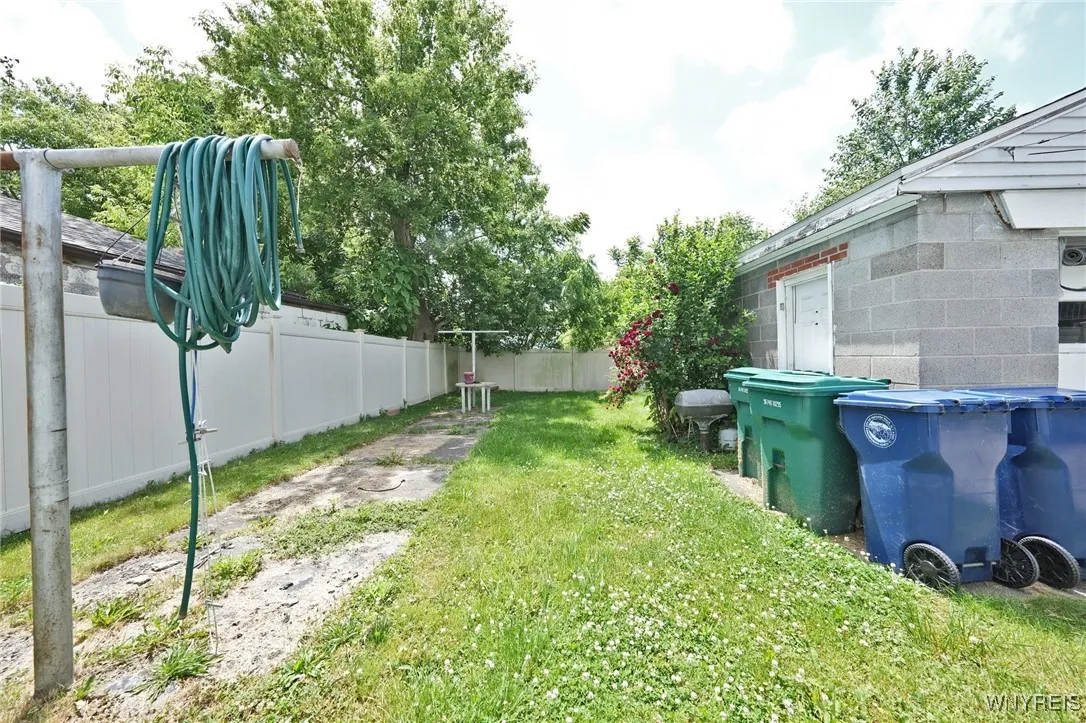 2133 North Avenue, Niagara Falls, New York 14305, Niagara Falls, New York 14305, 6 Bedrooms Bedrooms, ,2 BathroomsBathrooms,Residential,For Sale,2133 North Avenue, Niagara Falls, New York 14305,B1616566