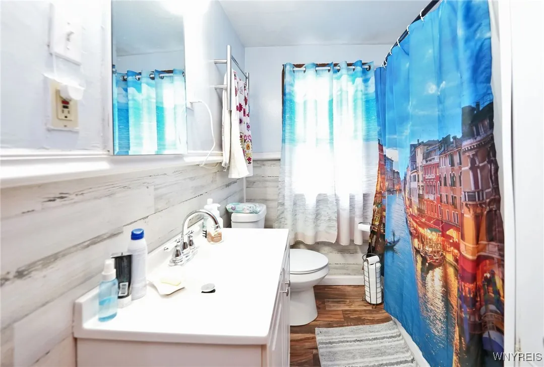 2133 North Avenue, Niagara Falls, New York 14305, Niagara Falls, New York 14305, 6 Bedrooms Bedrooms, ,2 BathroomsBathrooms,Residential,For Sale,2133 North Avenue, Niagara Falls, New York 14305,B1616566