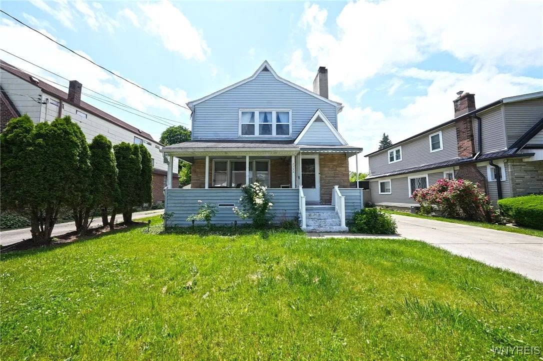 2133 North Avenue, Niagara Falls, New York 14305, Niagara Falls, New York 14305, 6 Bedrooms Bedrooms, ,2 BathroomsBathrooms,Residential,For Sale,2133 North Avenue, Niagara Falls, New York 14305,B1616566