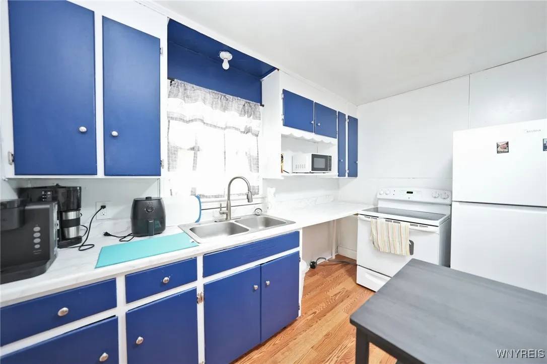 2133 North Avenue, Niagara Falls, New York 14305, Niagara Falls, New York 14305, 6 Bedrooms Bedrooms, ,2 BathroomsBathrooms,Residential,For Sale,2133 North Avenue, Niagara Falls, New York 14305,B1616566
