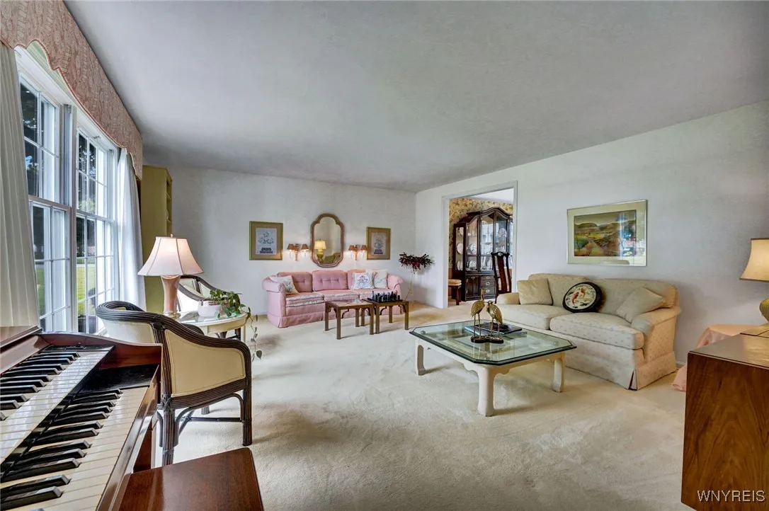 87 Old Spring Lane, Amherst, New York 14221, Amherst, New York 14221, 5 Bedrooms Bedrooms, 10 Rooms Rooms,2 BathroomsBathrooms,Residential,Closed,87 Old Spring Lane, Amherst, New York 14221,B1612057