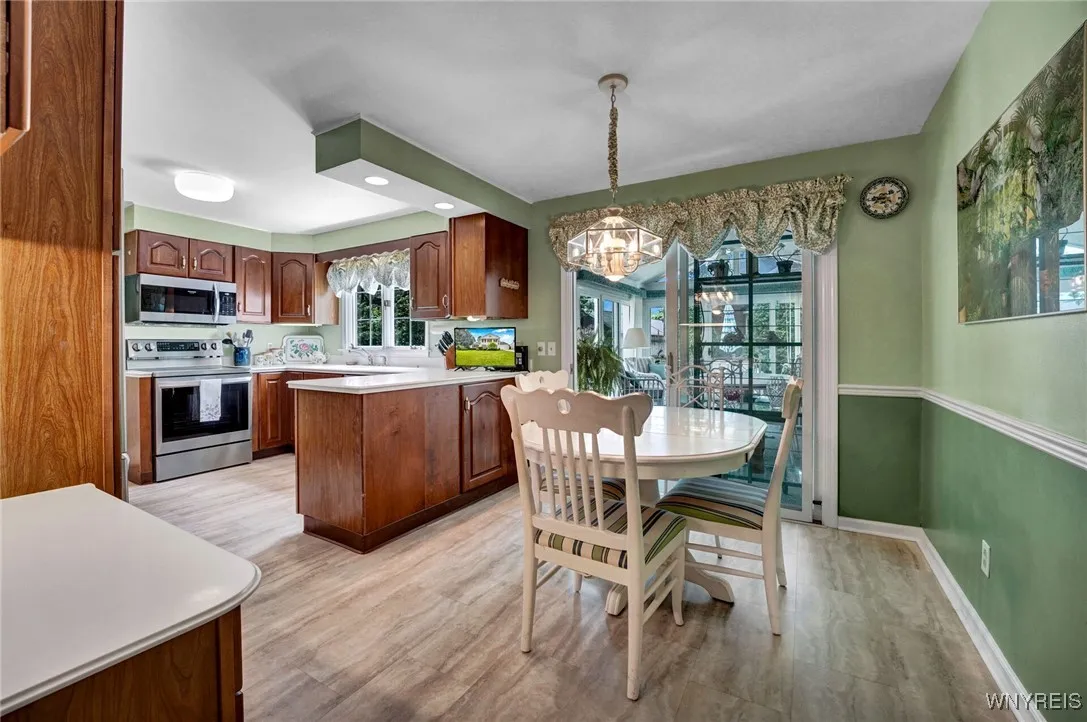 87 Old Spring Lane, Amherst, New York 14221, Amherst, New York 14221, 5 Bedrooms Bedrooms, 10 Rooms Rooms,2 BathroomsBathrooms,Residential,Closed,87 Old Spring Lane, Amherst, New York 14221,B1612057