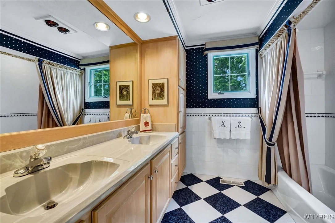 87 Old Spring Lane, Amherst, New York 14221, Amherst, New York 14221, 5 Bedrooms Bedrooms, 10 Rooms Rooms,2 BathroomsBathrooms,Residential,Closed,87 Old Spring Lane, Amherst, New York 14221,B1612057