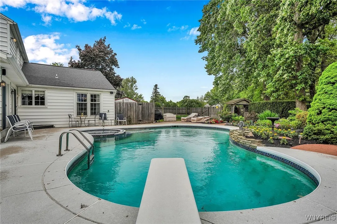 87 Old Spring Lane, Amherst, New York 14221, Amherst, New York 14221, 5 Bedrooms Bedrooms, 10 Rooms Rooms,2 BathroomsBathrooms,Residential,Closed,87 Old Spring Lane, Amherst, New York 14221,B1612057